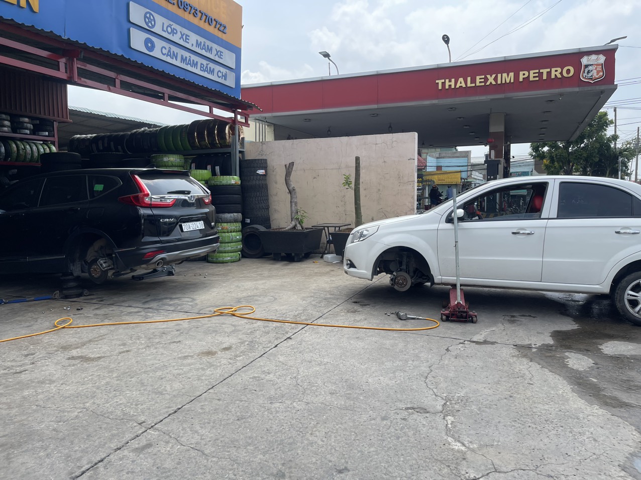 HƯỚNG DẪN CHI TIẾT CÁC BƯỚC THAY LỐP XE Ô TÔ MỚI CHUẨN NHẤT